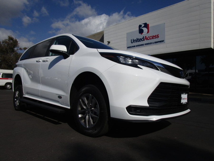 Used 2024 Toyota Sienna Hybrid LE - Vantage Mobility Commercial Rear Entry Entry Fold Out Manual Ramp