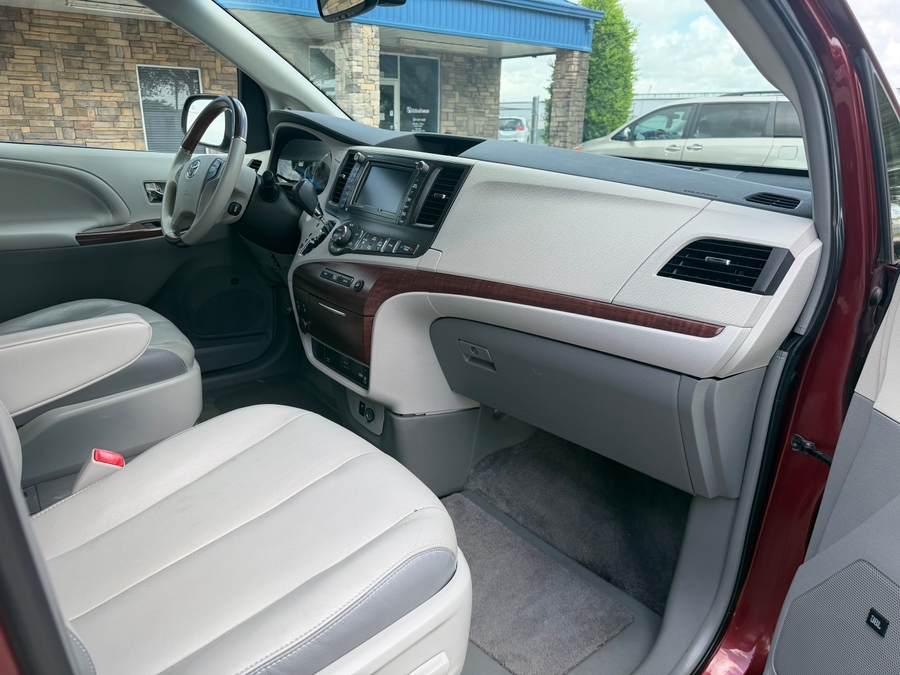 Used 2014 Toyota Sienna XLE - VMI Side Entry In Floor Automatic Ramp