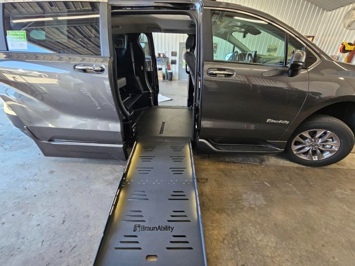 2025 TOYOTA SIENNA - Image 11