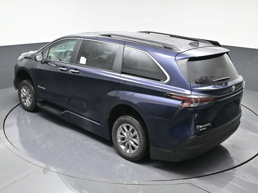 New 2025 Toyota Sienna Hybrid XLE Plus - BraunAbility Side Entry Entry Fold Out Automatic Ramp