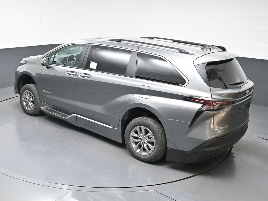 New 2026 Toyota Sienna Hybrid XLE Add - BraunAbility Side Entry Entry Fold Out Automatic Ramp