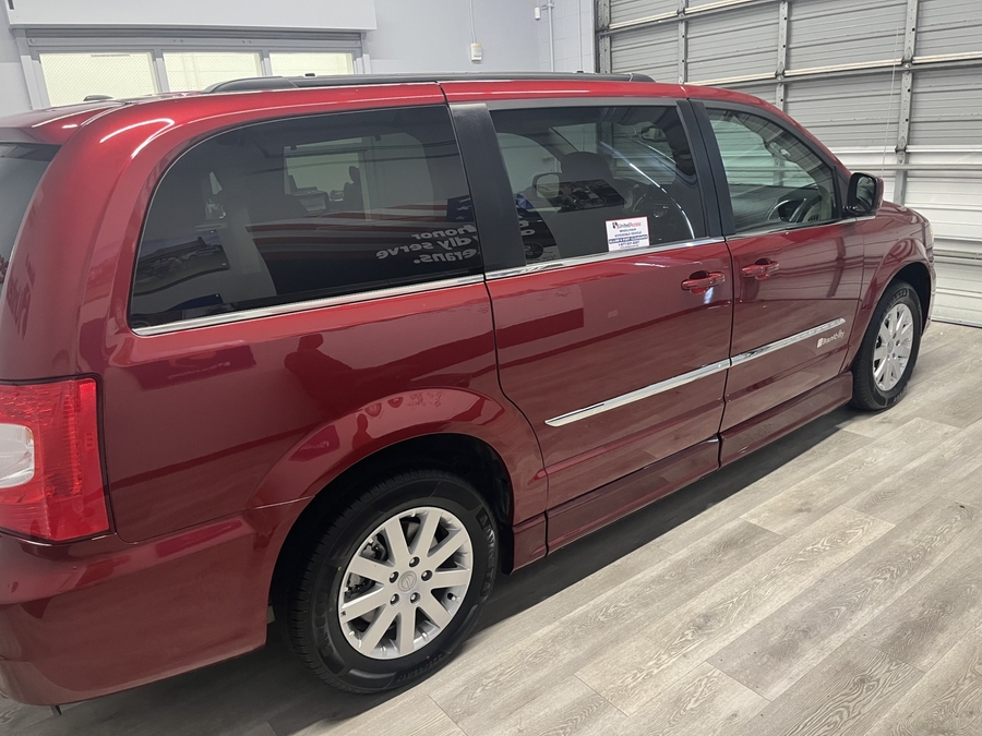 Used 2016 Chrysler Town and Country Touring - BraunAbility Side Entry Fold Out Automatic Ramp