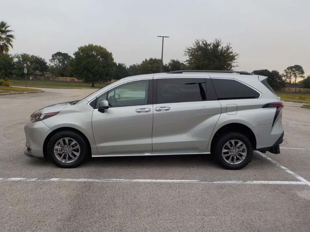 2024 TOYOTA SIENNA - Image 5