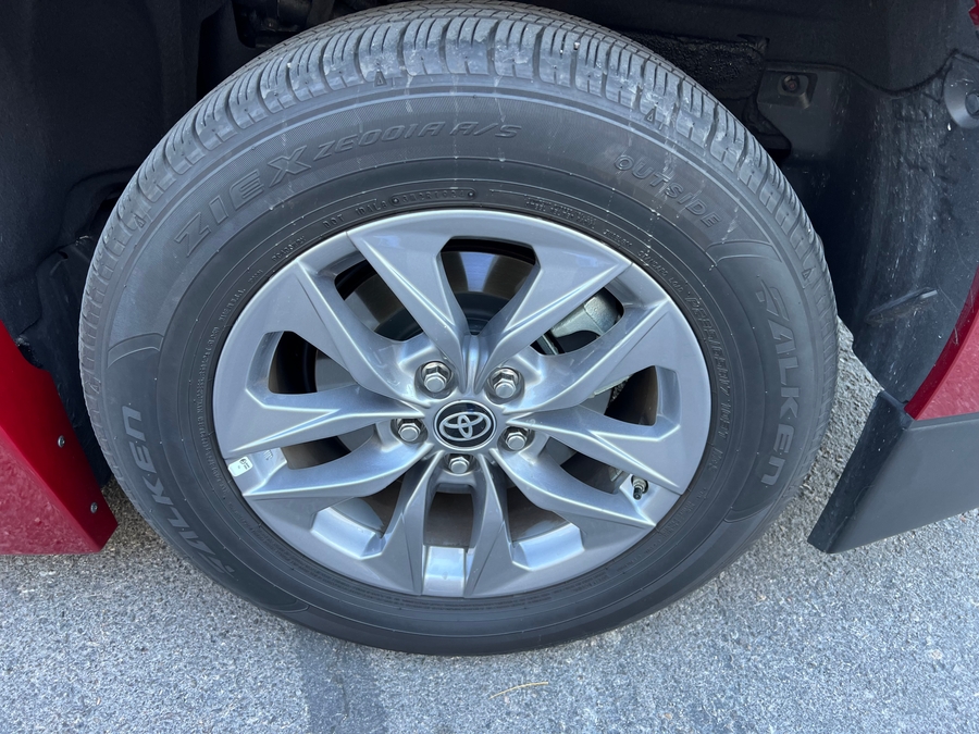 Used 2024 Toyota Sienna Hybrid XLE - BraunAbility Side Entry Entry Fold Out Automatic Ramp