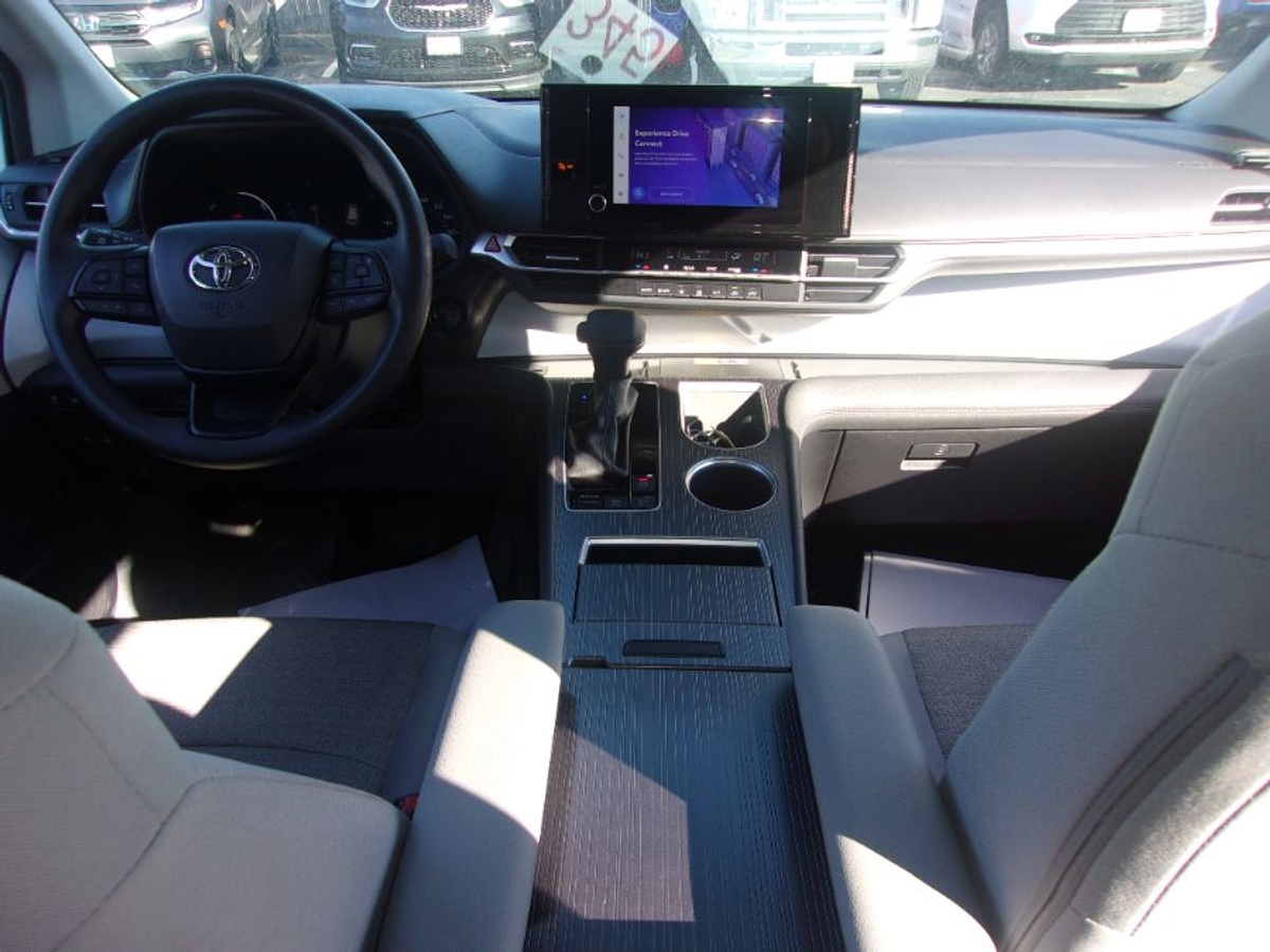2025 TOYOTA SIENNA - Image 9