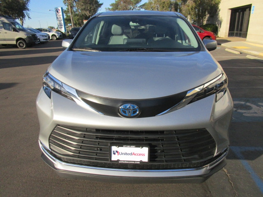 Used 2024 Toyota Sienna Hybrid XLE Base - BraunAbility Side Entry Entry Fold Out Automatic Ramp