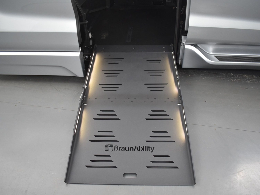 New 2025 Toyota Sienna Hybrid XLE Base - BraunAbility Side Entry Entry Fold Out Automatic Ramp