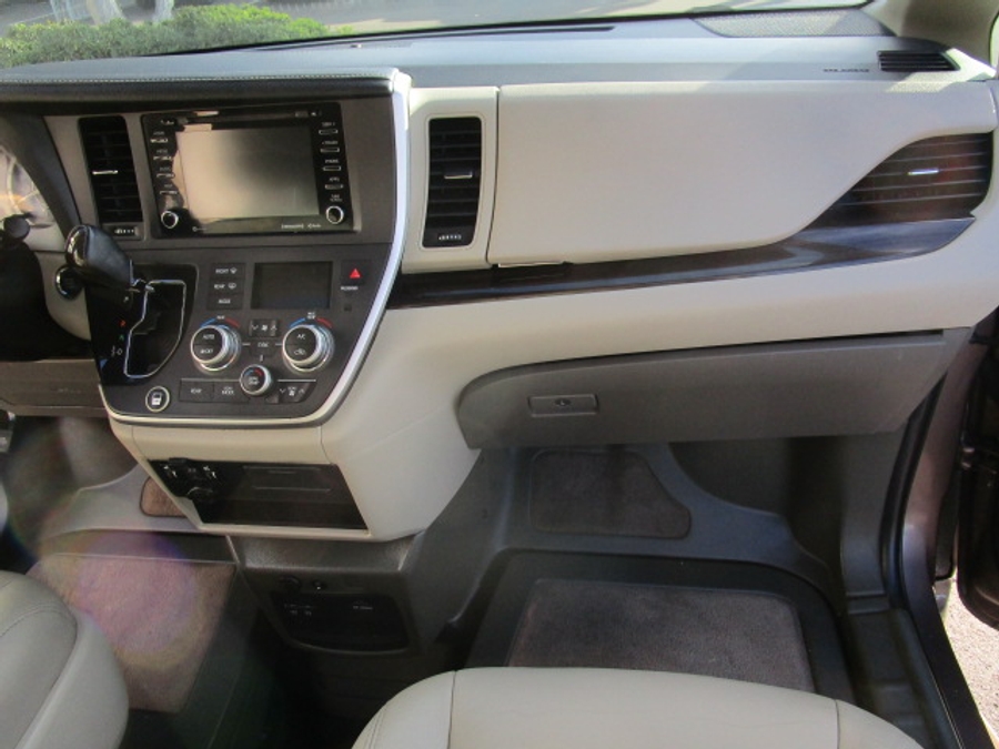 Used 2020 Toyota Sienna XLE Base - BraunAbility Side Entry Entry Fold Out Automatic Ramp