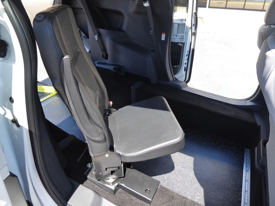 New 2026 Toyota Sienna Hybrid LE - Vantage Mobility Rear Entry Fold Out Manual Ramp