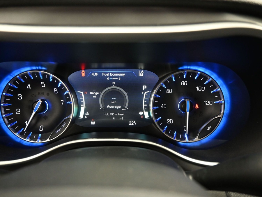 Black Chrysler Pacifica image number 15