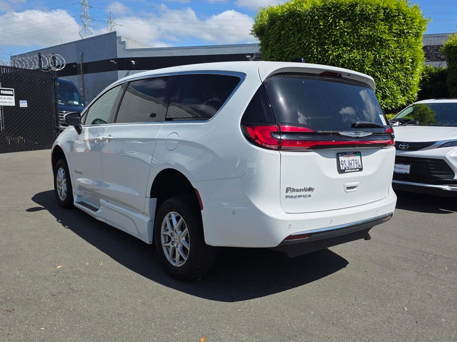 Used 2023 Chrysler Pacifica Touring L - BraunAbility Side Entry Entry Fold Out Automatic Ramp
