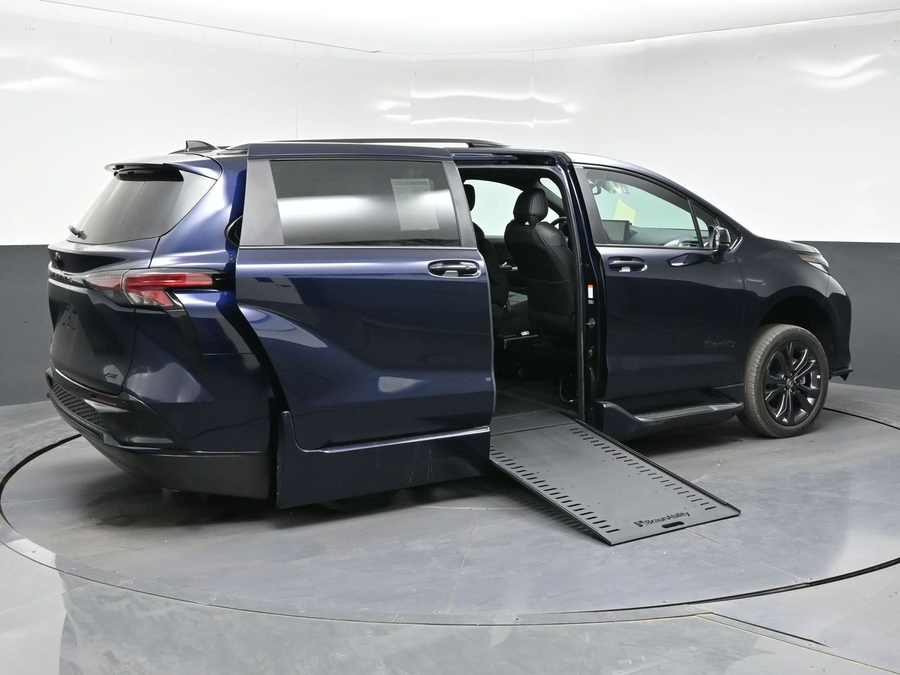 New 2026 Toyota Sienna Hybrid XSE Sport - BraunAbility Side Entry In Floor Automatic Ramp