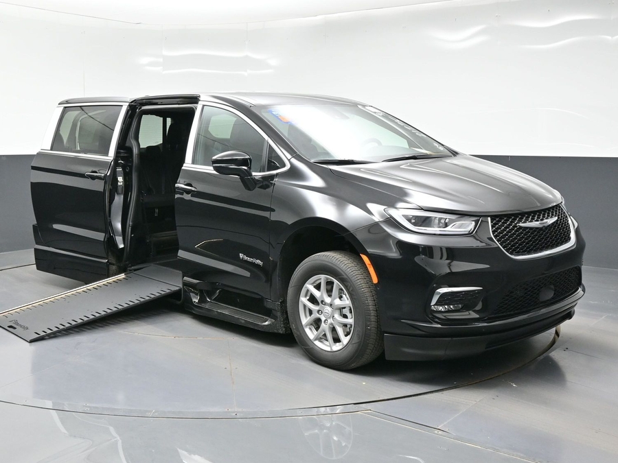 2026 Chrysler Pacifica's photo