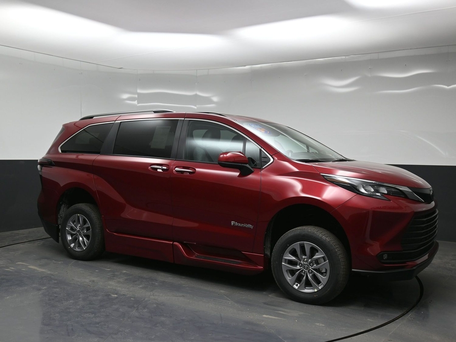 New 2026 Toyota Sienna Hybrid XLE Add - BraunAbility Side Entry Entry In Floor Automatic Ramp