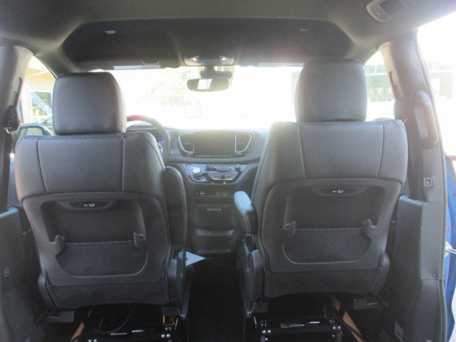 Blue Chrysler Pacifica image number 7