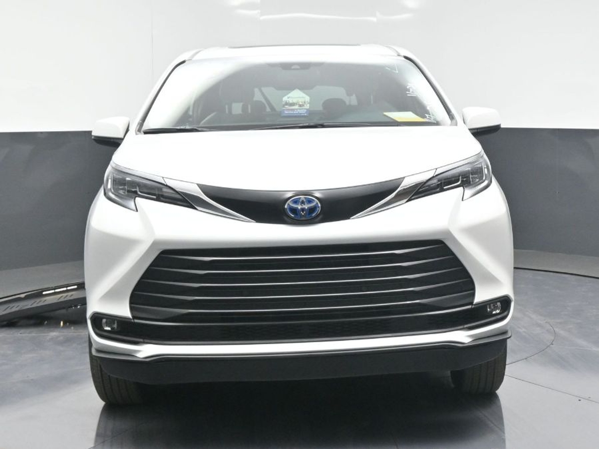 2025 TOYOTA SIENNA - Image 18