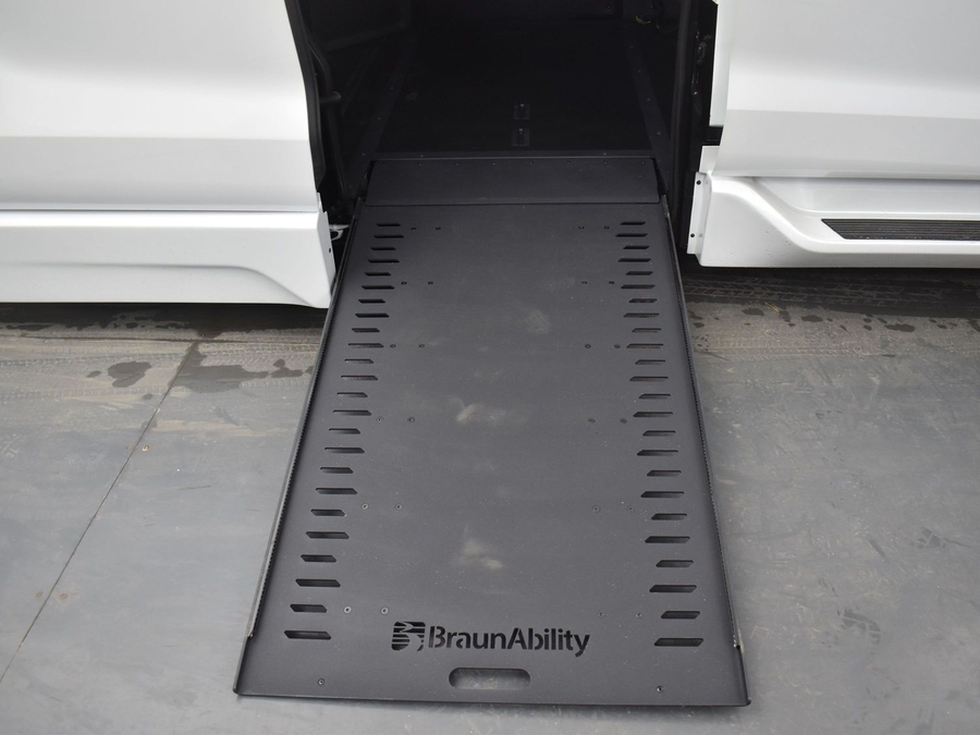 New 2025 Toyota Sienna Hybrid Platinum - BraunAbility Side Entry Entry In Floor Automatic Ramp