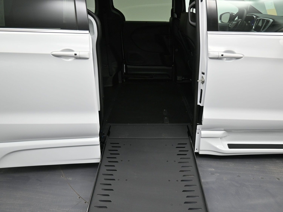 New 2025 Chrysler Pacifica Select Safety - BraunAbility Side Entry Entry In Floor Automatic Ramp