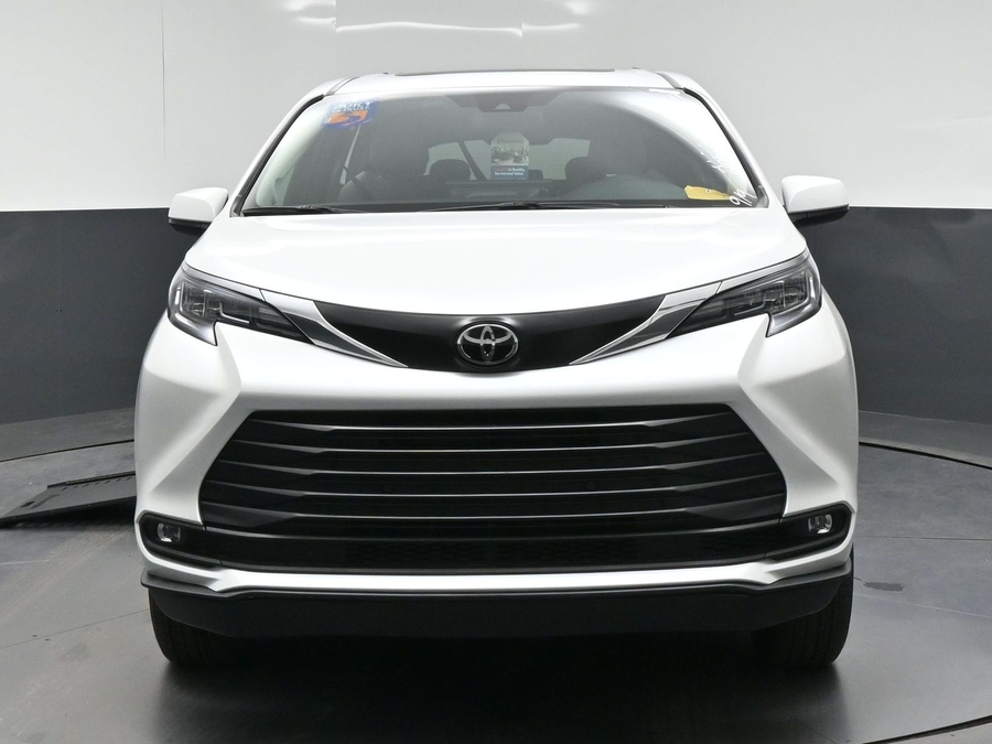 New 2026 Toyota Sienna Hybrid XLE Add - BraunAbility Side Entry In Floor Automatic Ramp