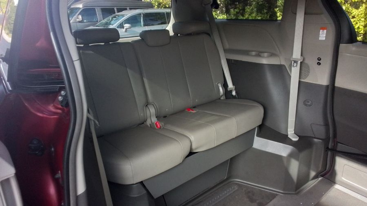 2019 TOYOTA SIENNA - Image 13