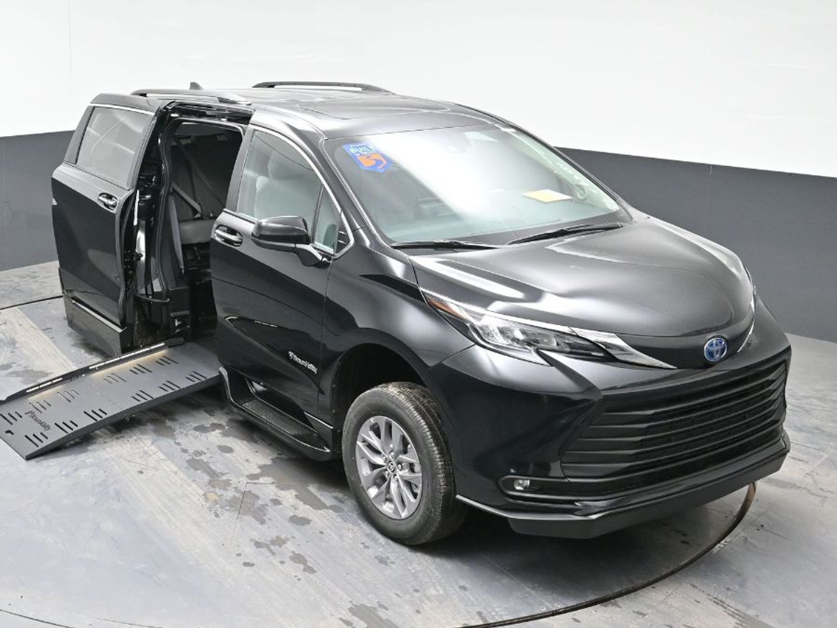 2025 TOYOTA SIENNA - Image 23