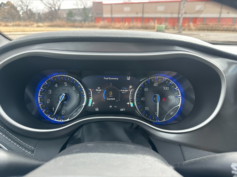 Black Chrysler Pacifica image number 21