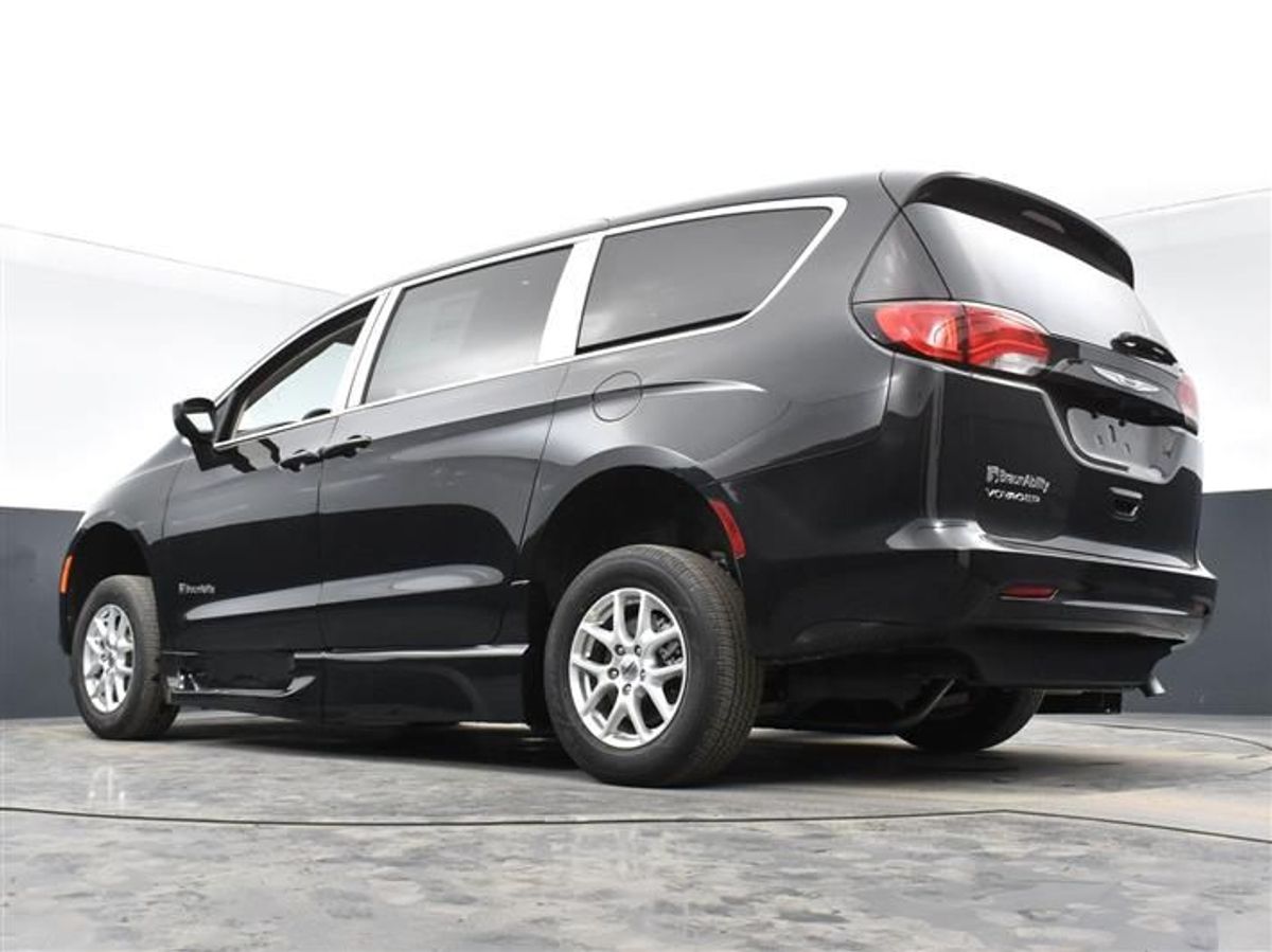 2023 CHRYSLER VOYAGER - Image 24