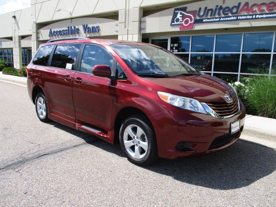Used 2016 Toyota Sienna LE - BraunAbility Side Entry Entry Fold Out Automatic Ramp