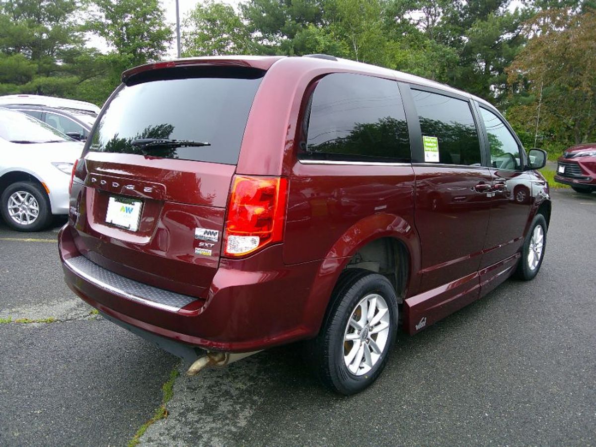 Red Dodge Grand Caravan image number 10