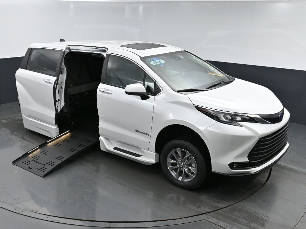 2025 TOYOTA SIENNA - Image 14