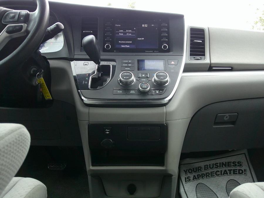Black Toyota Sienna image number 13