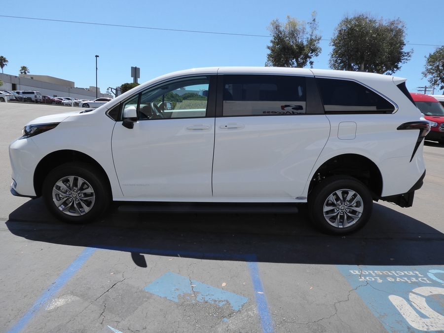 New 2026 Toyota Sienna Hybrid LE - Vantage Mobility Rear Entry Fold Out Manual Ramp