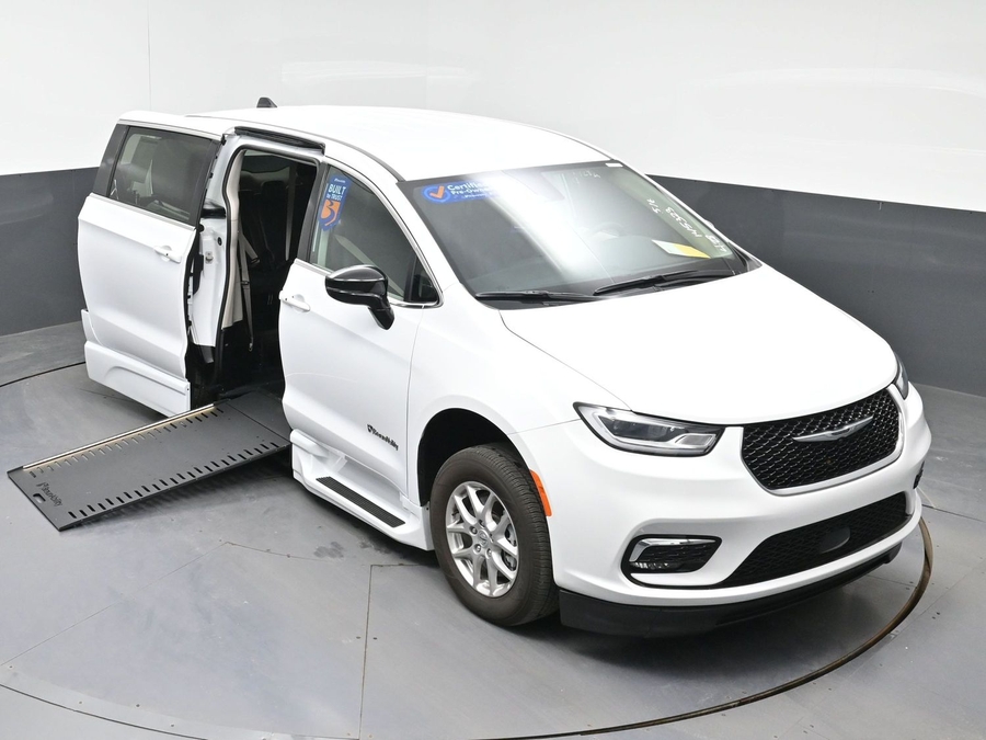 Used 2024 Chrysler Pacifica Touring L - BraunAbility Side Entry Entry In Floor Automatic Ramp