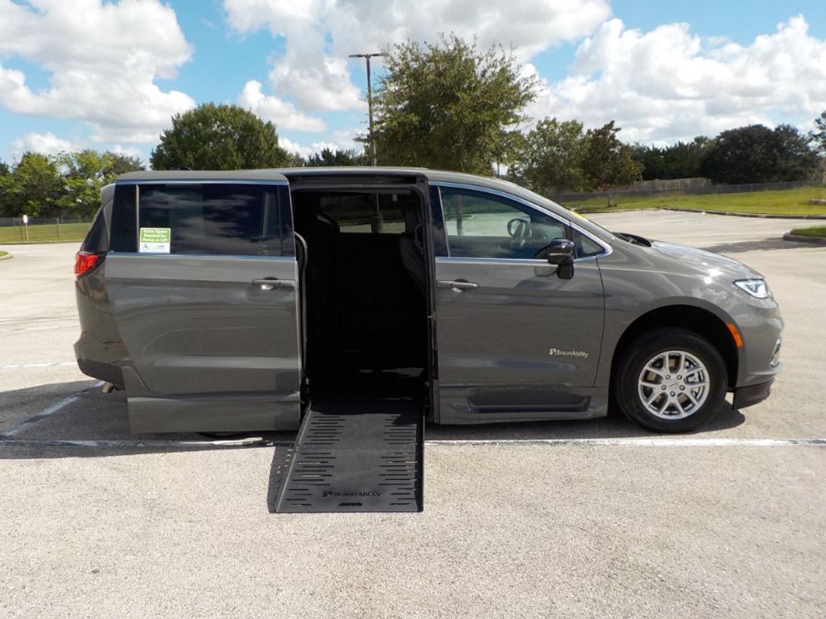 2025 CHRYSLER PACIFICA - Image 33