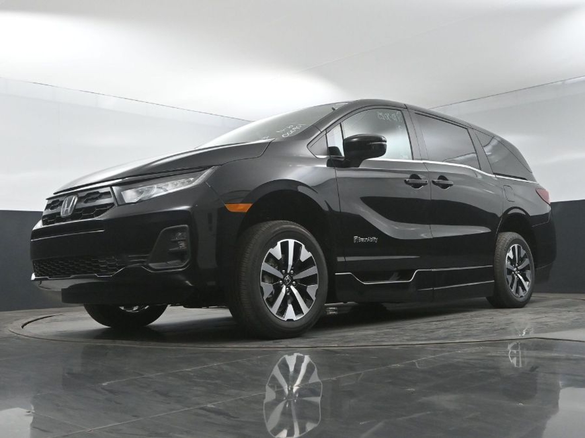 Black Honda Odyssey image number 9