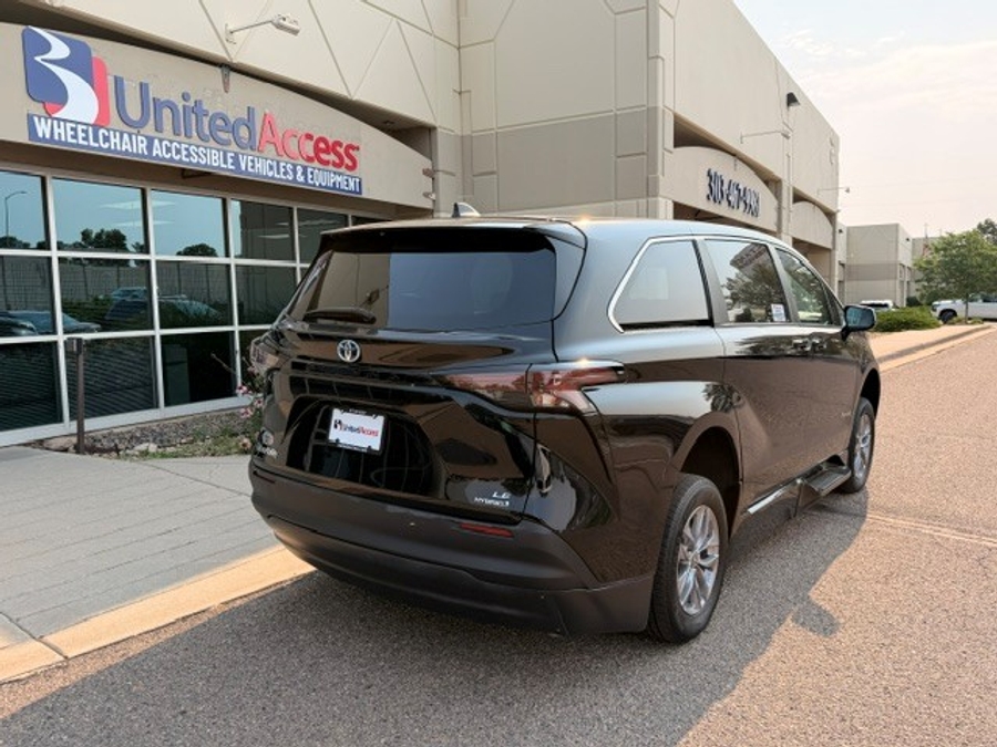 Used 2024 Toyota Sienna Hybrid LE - BraunAbility Side Entry Fold Out Automatic Ramp