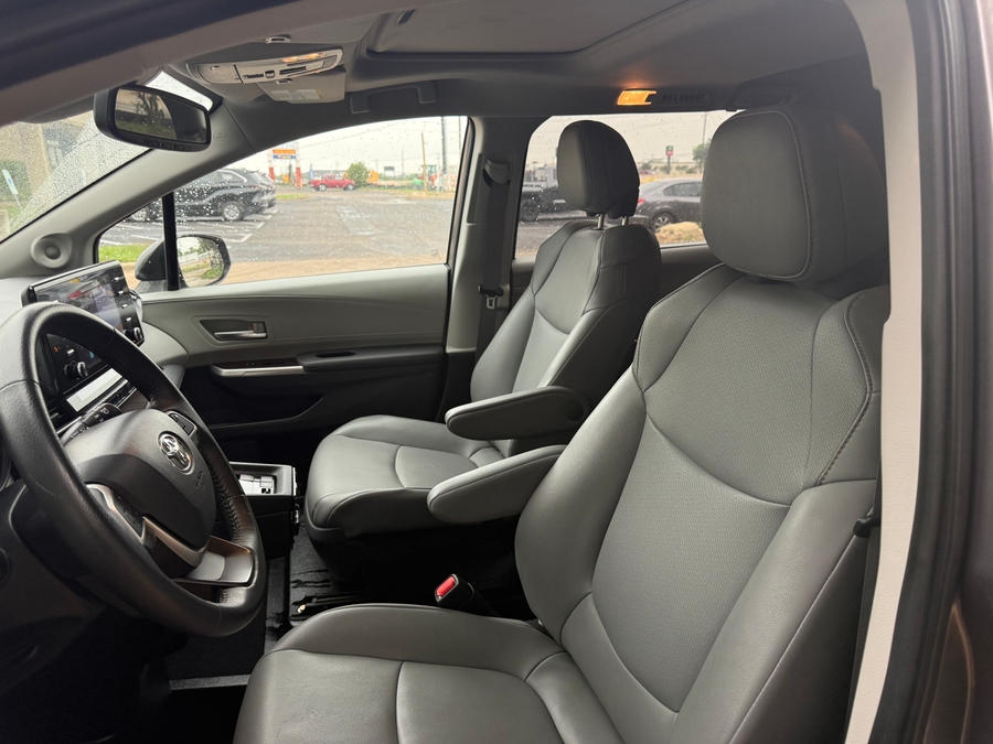 Used 2021 Toyota Sienna Hybrid XLE - BraunAbility Side Entry Entry Fold Out Automatic Ramp