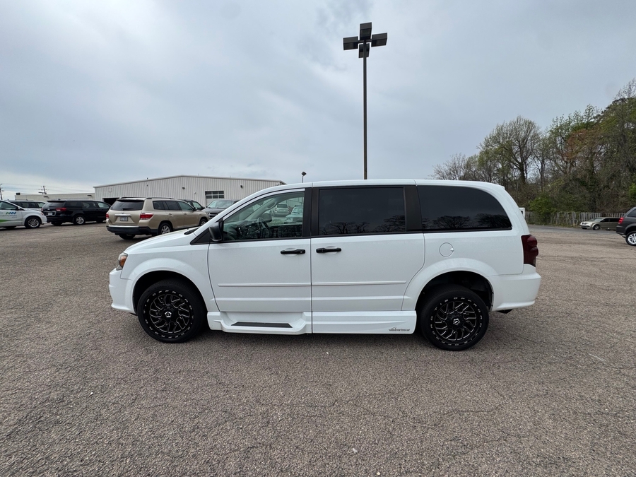 White Dodge Grand Caravan image number 6
