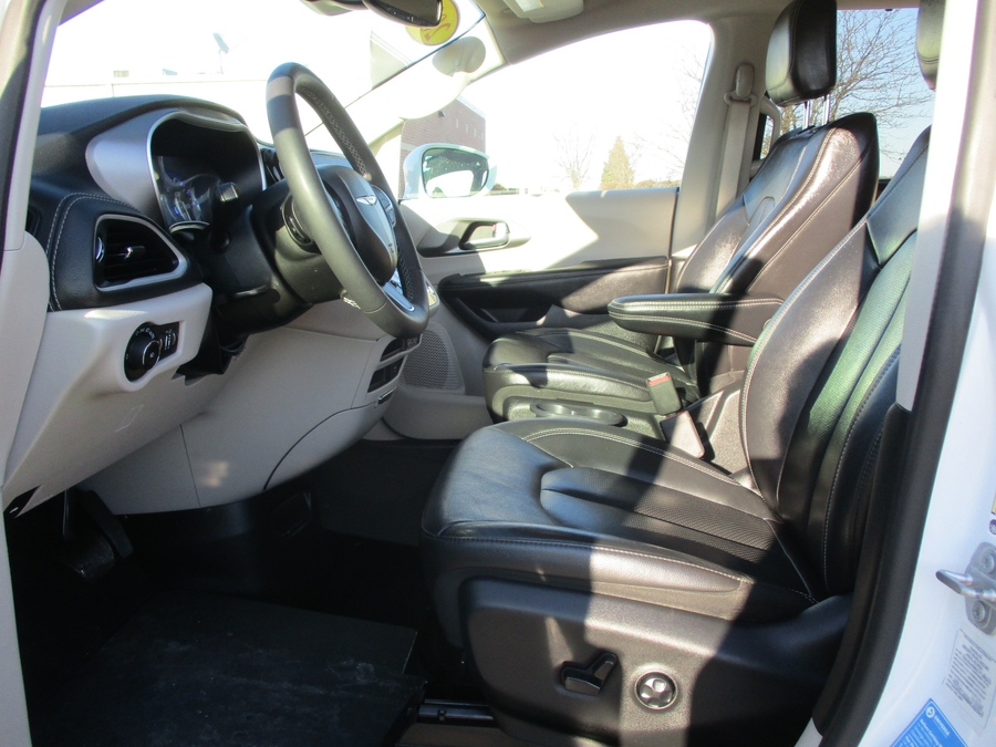 2022 CHRYSLER PACIFICA - Image 16