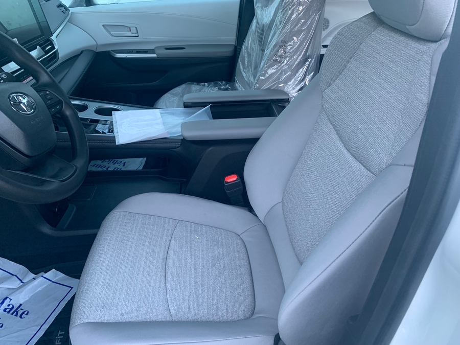 New 2026 Toyota Sienna Hybrid LE - Vantage Mobility Rear Entry Entry Fold Out Manual Ramp