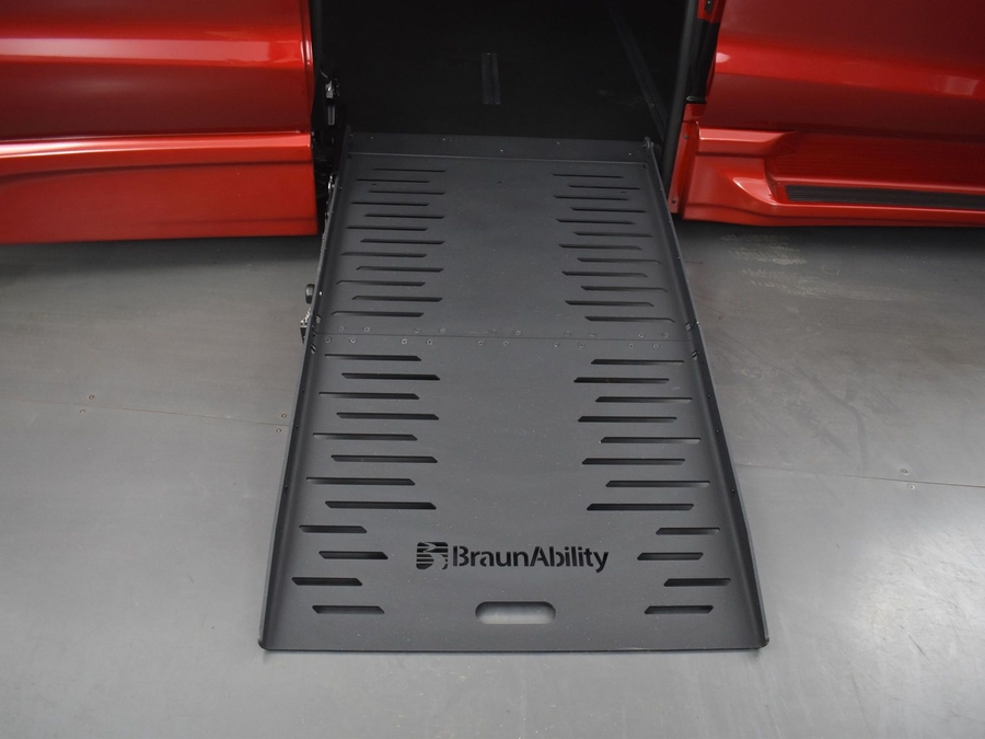 New 2025 Chrysler Pacifica Select Plus - BraunAbility Side Entry Entry Fold Out Automatic Ramp
