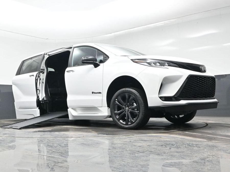 New 2026 Toyota Sienna Hybrid XSE Sport - BraunAbility Side Entry In Floor Automatic Ramp