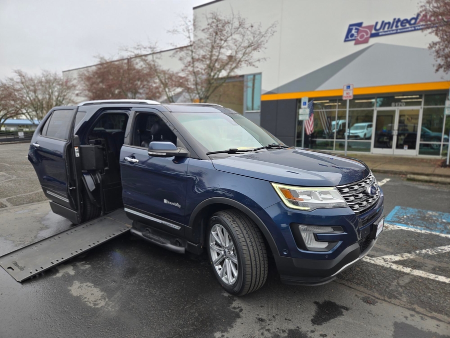 2017 Ford Explorer Limited's photo
