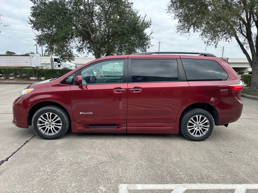 Used 2020 Toyota Sienna XLE Base - BraunAbility Side Entry Entry In Floor Automatic Ramp
