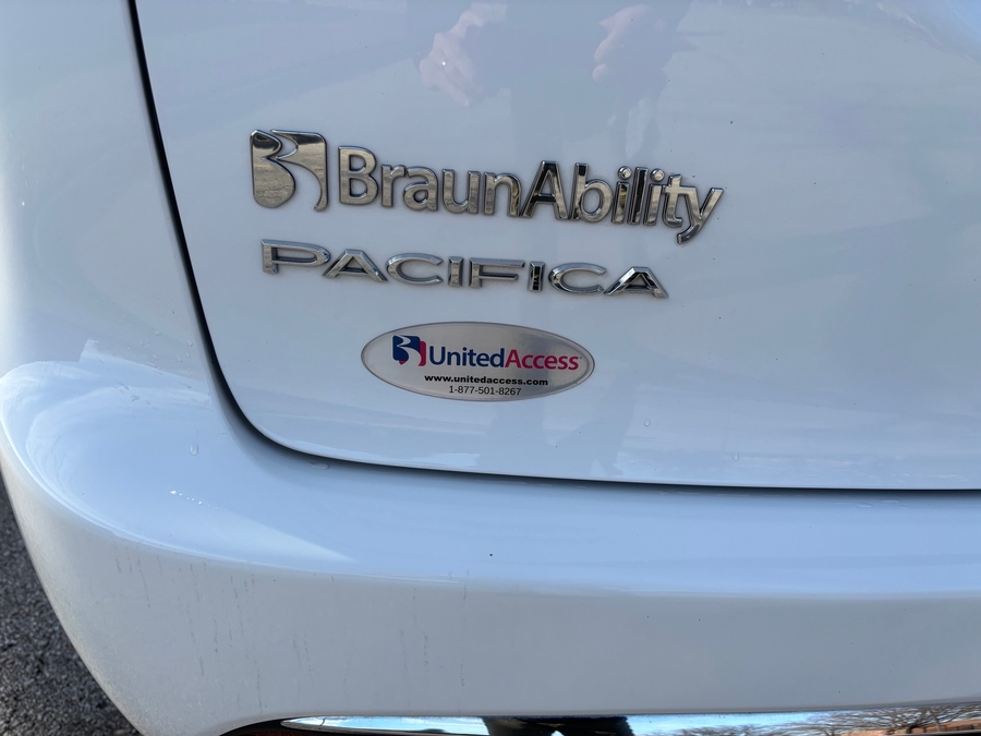 Used 2022 Chrysler Pacifica Touring L - BraunAbility Side Entry Entry Fold Out Manual Ramp