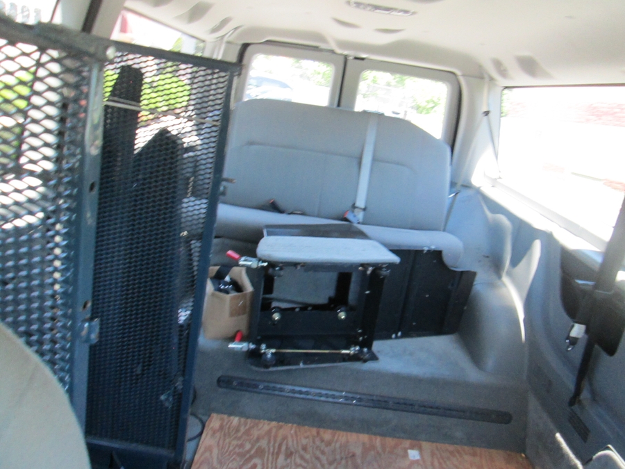 2013 Ford E-Series Econoline Wagon XLT - Photo 10