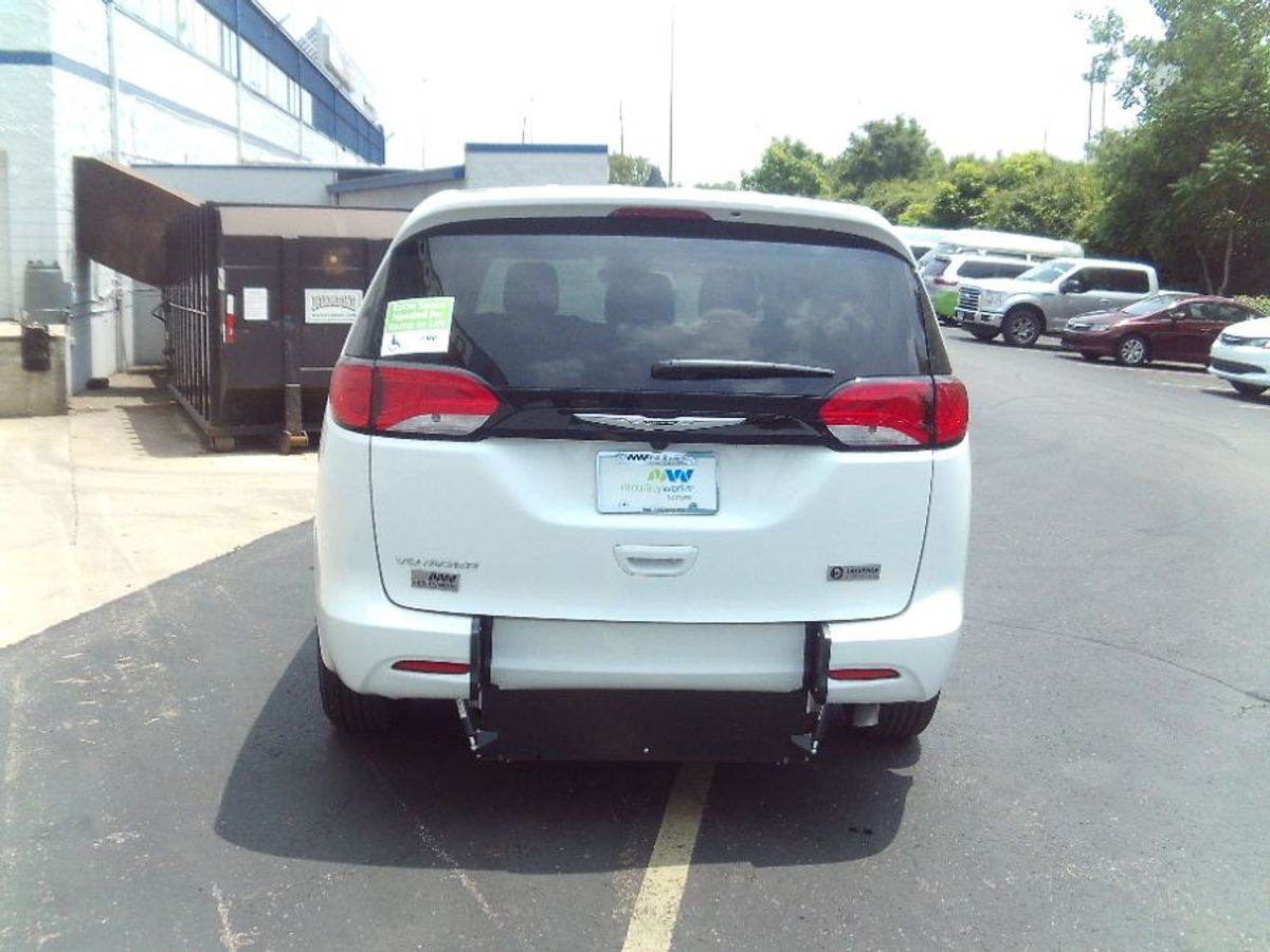 2024 CHRYSLER VOYAGER - Image 3