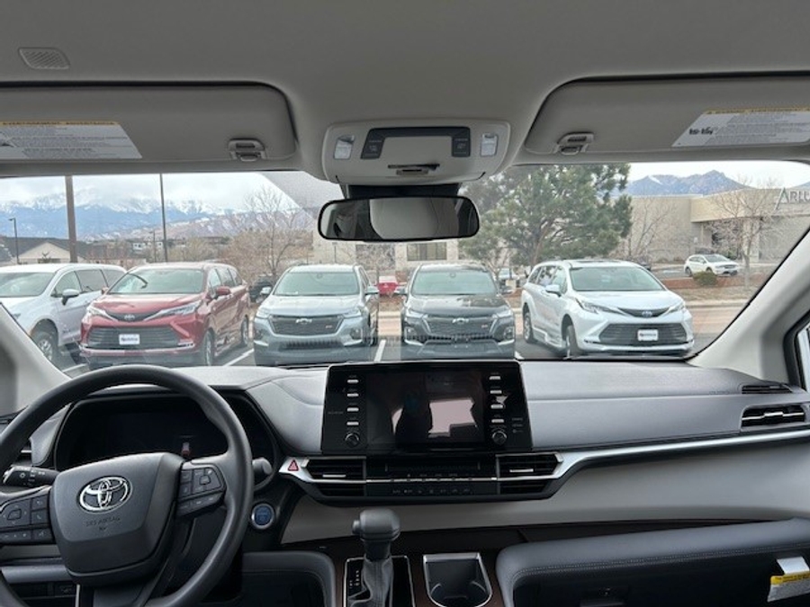 New 2025 Toyota Sienna Hybrid LE AWD - Vantage Mobility Commercial Side Entry Entry In Floor Manual Ramp