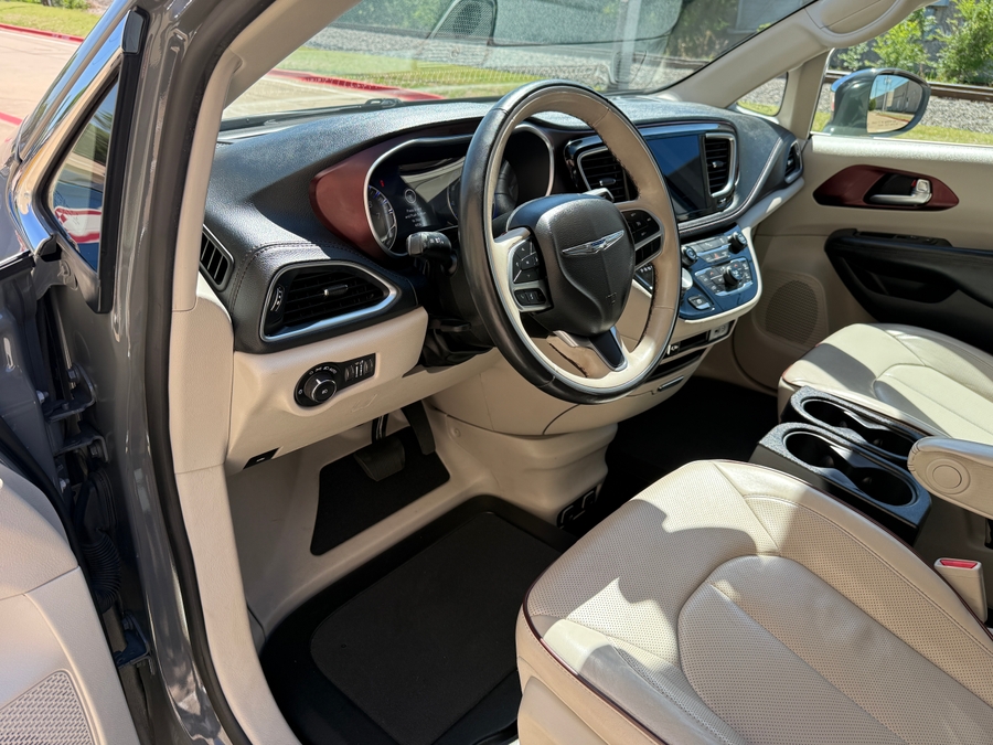 Used 2020 Chrysler Pacifica Limited - BraunAbility Side Entry Entry In Floor Automatic Ramp