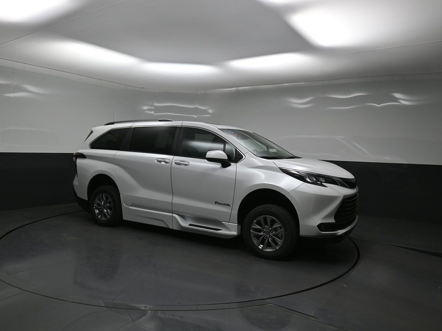 New 2026 Toyota Sienna Hybrid XLE Add - BraunAbility Side Entry Entry Fold Out Automatic Ramp